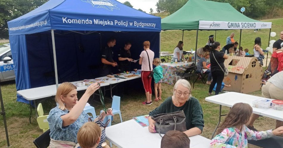 zdjęcie: Koronowscy policjanci nie marnują czasu w wakacje! / fot. KWP w Bydgoszczy