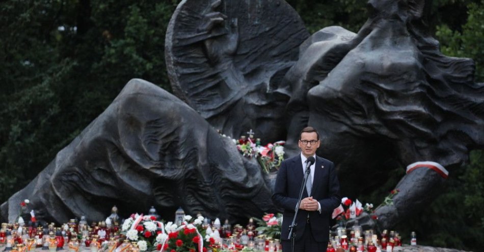 zdjęcie: Na Cmentarzu Powstańców Warszawy uczczono poległych i pomordowanych w 1944 r. / fot. PAP