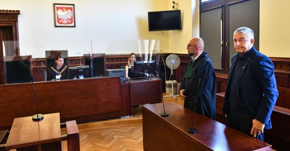 zdjęcie: Sąd warunkowo umorzył sprawę W. Frasyniuka oskarżonego o znieważenie żołnierzy / fot. PAP