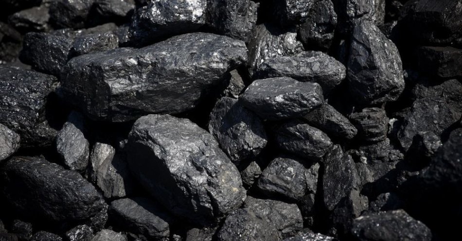 zdjęcie: Dodatek 3 tys. zł ma przysługiwać gospodarstwom ogrzewającym się węglem kamiennym / fot. PAP