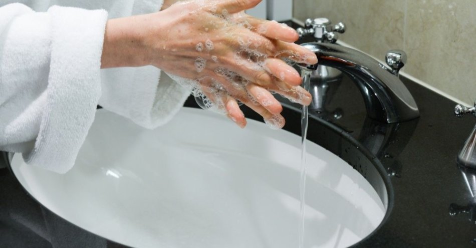 zdjęcie: Polacy bywają na bakier z higieną, choć zaczęli dbać o czystość rąk / fot. PAP