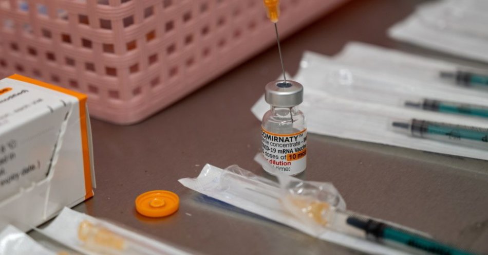 zdjęcie: Jest pozytywna decyzja w sprawie szczepień czwartą dawką dla personelu medycznego / fot. PAP