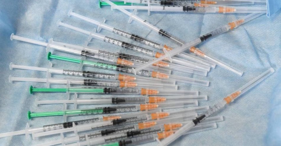 zdjęcie: Wystawiono 382 tys. e-skierowań dla medyków na czwartą dawkę szczepienia przeciw COVID-19 / fot. PAP