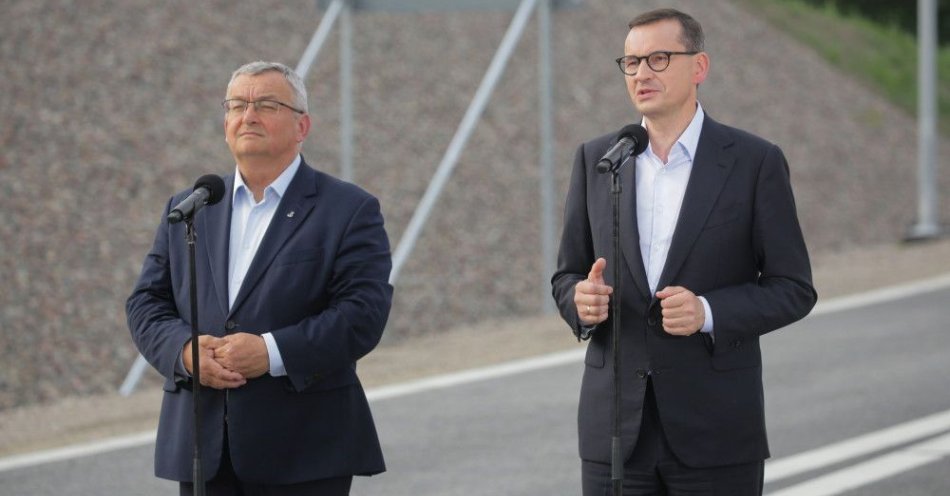 zdjęcie: Premier Morawiecki i minister Adamczyk otworzyli obwodnicę Smolajn / fot. PAP