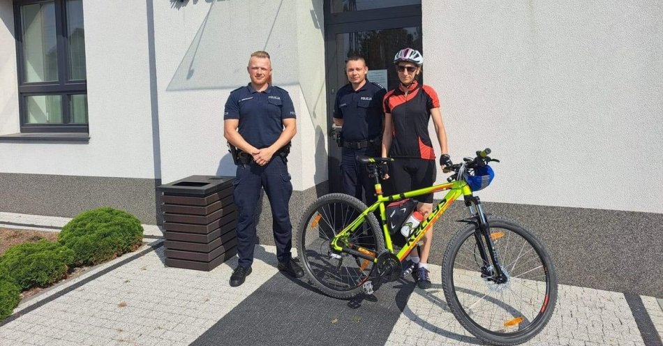 zdjęcie: Policjanci oznakowali rowery / fot. KPP w Świeciu