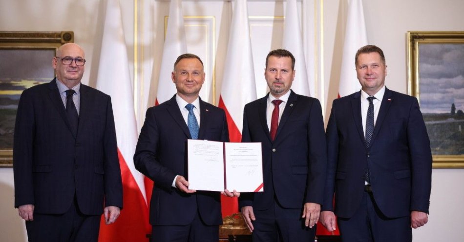 zdjęcie: Prezydent podpisał ustawę o utworzeniu Akademii Mazowieckiej w Płocku / fot. PAP
