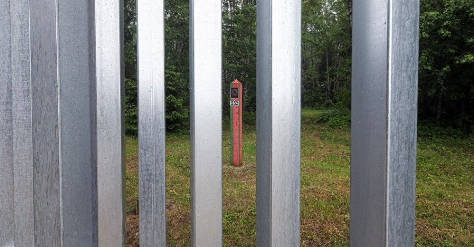 zdjęcie: Wojewoda podlaski przedłużył zakaz przebywania na obszarze 200 m od granicy z Białorusią / fot. PAP