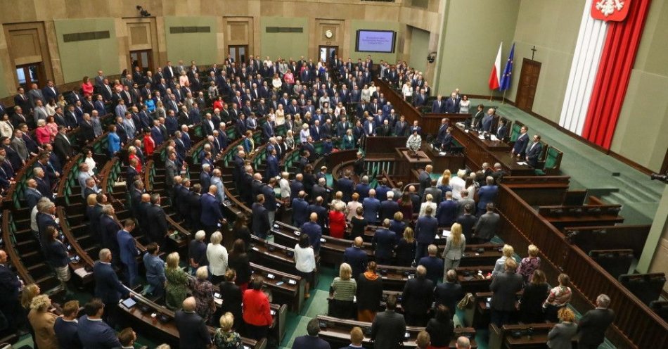zdjęcie: Sejm uchwalił ustawę umożliwiającą przekazanie samorządom 13,7 mld zł / fot. PAP