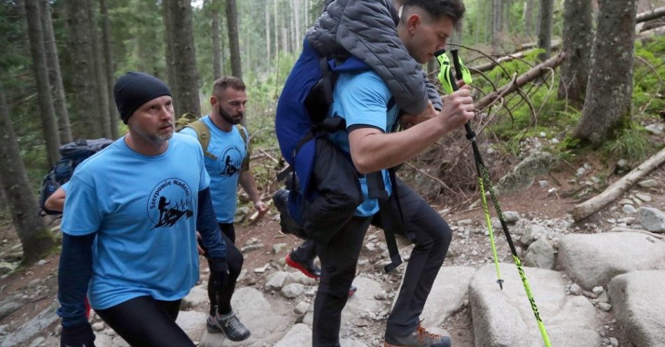 zdjęcie: Szerpowie Nadziei pomogą osobom niepełnosprawnym dotrzeć na tatrzańskie szczyty / fot. PAP