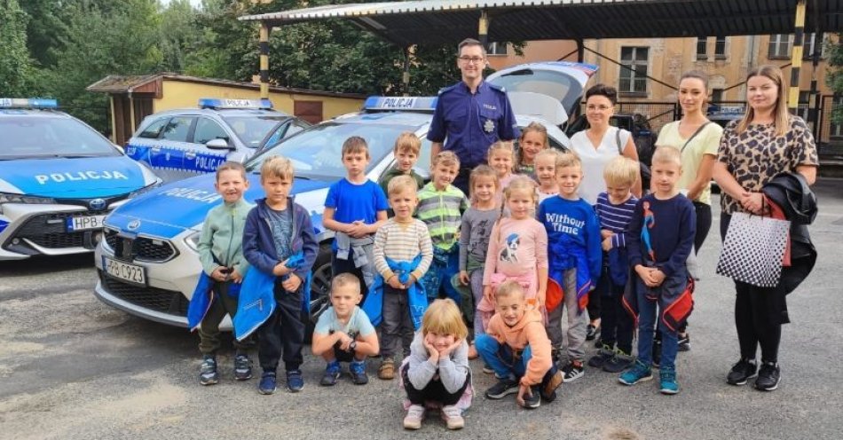 zdjęcie: Dzieci z przedszkola odwiedziły trzebnicką komendę / fot. KPP w Trzebnicy