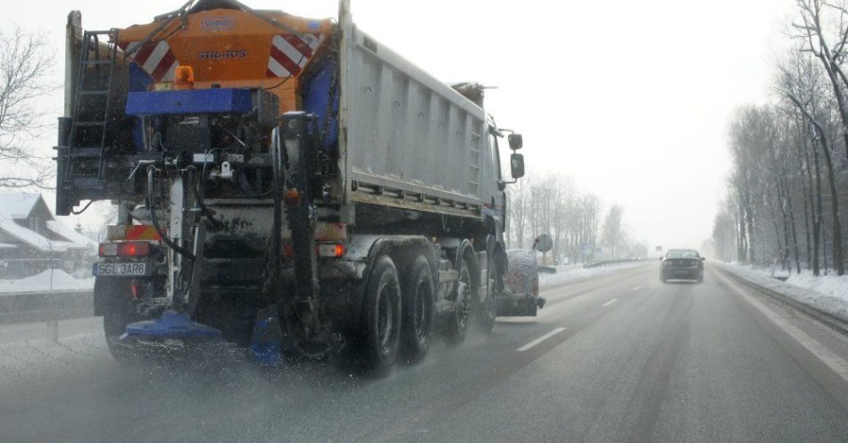 zdjęcie: Nie zabraknie soli w zimie na posypywanie dróg krajowych i autostrad / fot. PAP