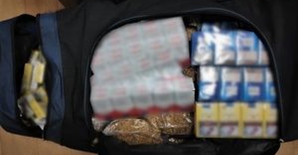 zdjęcie: Ponad 13 kg tytoniu i blisko 13 tys. sztuk papierosów zabezpieczyli wrocławscy policjanci / fot. KMP w Wrocławiu
