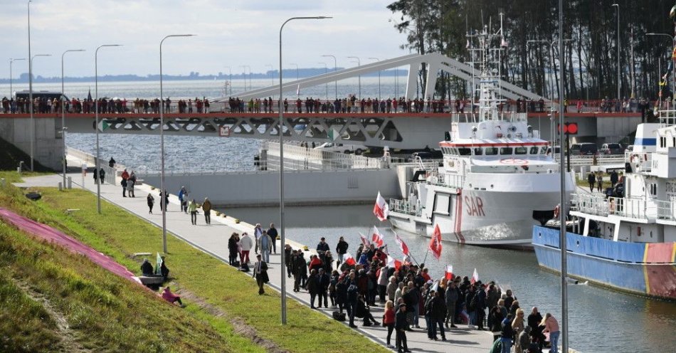 zdjęcie: Otwierany dzisiaj kanał żeglugowy, to droga wolności, nowych szans i nowych możliwości / fot. PAP