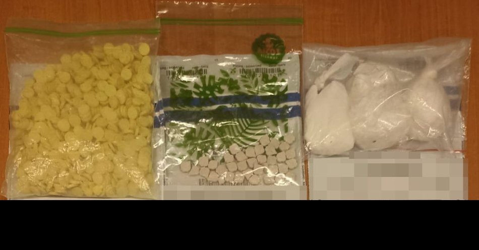zdjęcie: Blisko kilogram narkotyków zabezpieczony przez kryminalnych z bydgoskiego Śródmieścia / fot. KWP w Bydgoszczy