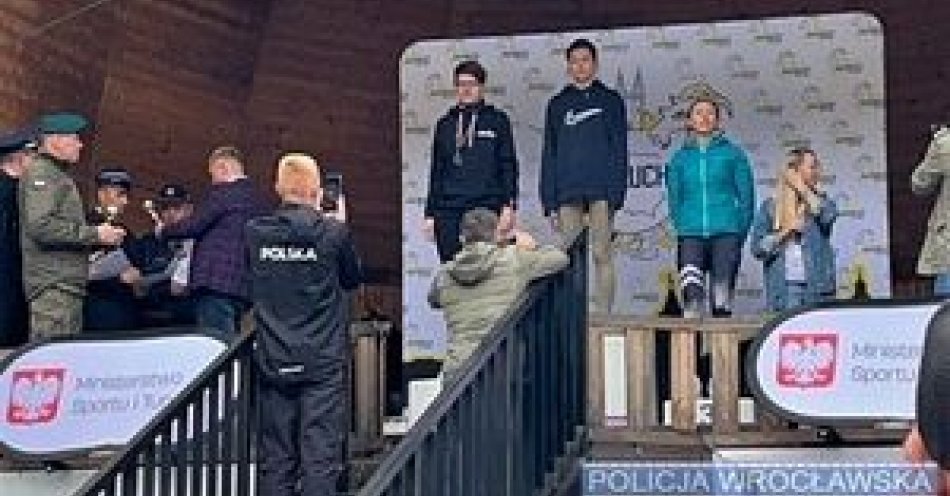zdjęcie: Policjantka z wrocławskiej komendy zajęła 1. miejsce w zawodach w biegu górskim / fot. KMP w Wrocławiu