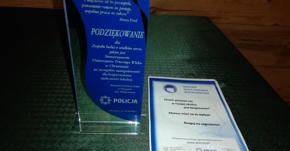 zdjęcie: Wyróżnienie od chrzanowskiej policji dla stowarzyszenia 
