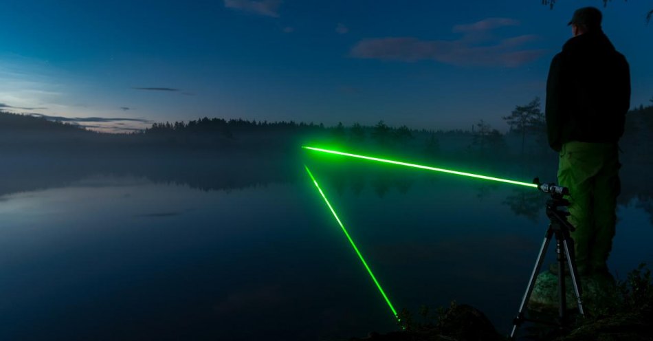 zdjęcie: Wiązkę lasera skierował w samolot / pixabay/6355314