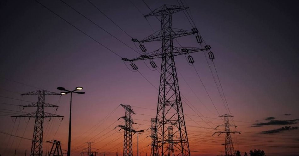 zdjęcie: Okres zagrożenia na rynku mocy nie wpływa na odbiorców prądu / fot. PAP