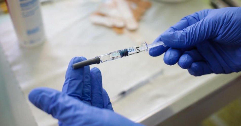 zdjęcie: Prawie cztery tysiące punktów, w których można się zaszczepić przeciwko grypie / fot. PAP