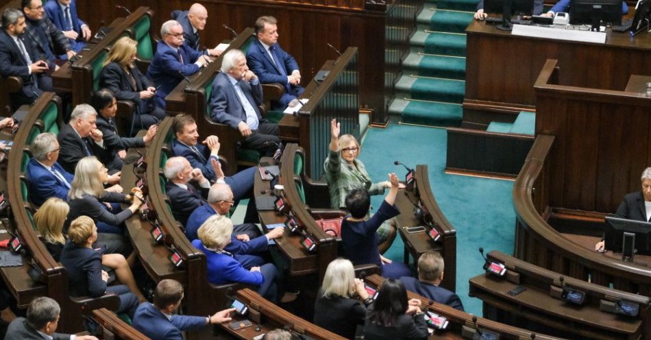 zdjęcie: Sejmowa komisja zarekomendowała przyjęcie projektu ws. wydłużenia kadencji samorządów / fot. PAP
