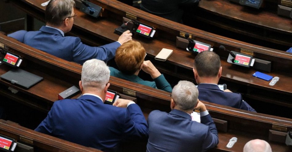 zdjęcie: Sejm przyjął ustawę, która wydłuża kadencje samorządów do 30 kwietnia 2024 r. / fot. PAP