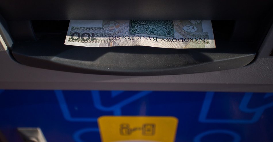 zdjęcie: Szczytno: Prosimy o kontakt osobę, która zostawiła pieniądze w bankomacie znajdującym się w sklepie Intermarche / pixabay/1838605
