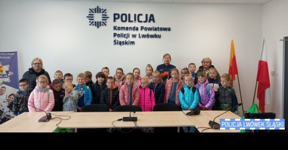 zdjęcie: Odwiedziny dzieci w komendzie / fot. KPP w Lwówku Śląskim