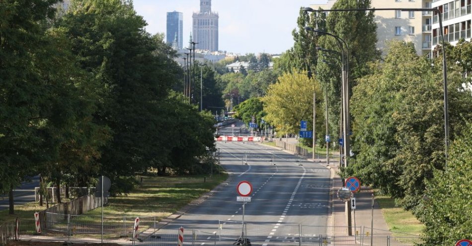 zdjęcie: Mieszkańcy Dolnego Mokotowa nie chcą wycinki 559 drzew pod tramwaj do Wilanowa / fot. PAP