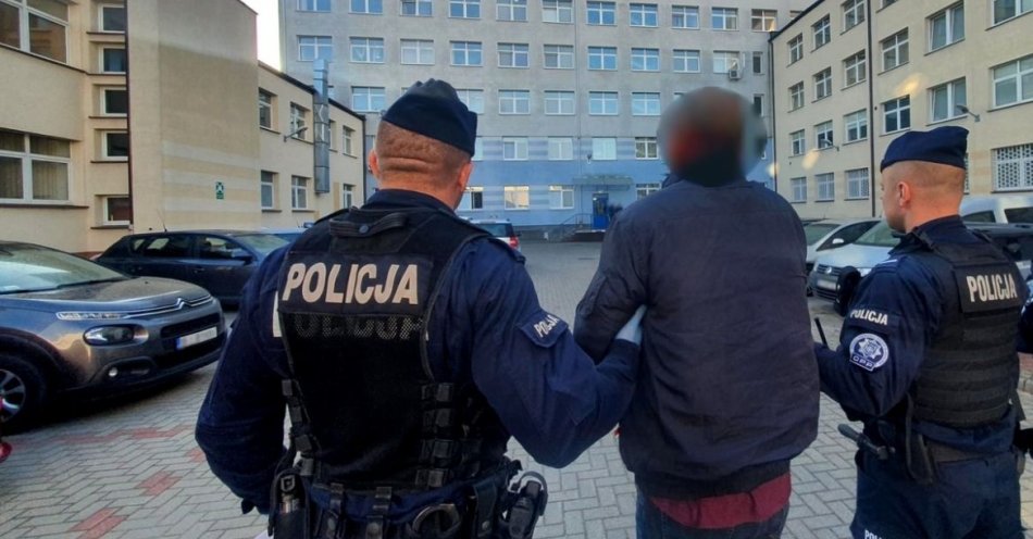 zdjęcie: Nie zatrzymał się do kontroli i próbował potrącić policjanta / fot. KMP Białystok