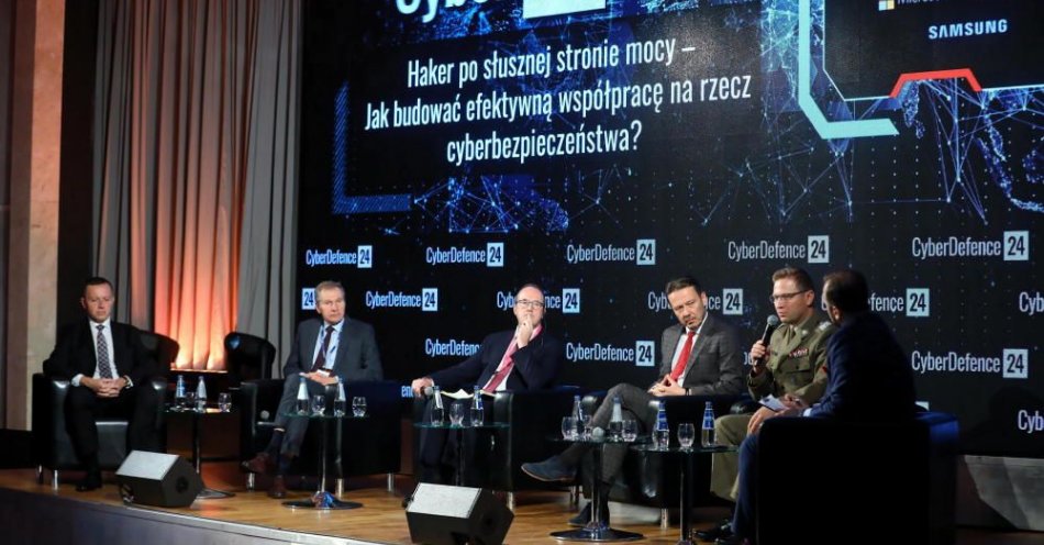 zdjęcie: 64 proc. dyrektorów i menadżerów polskich firm obawia się cyberataku / fot. PAP