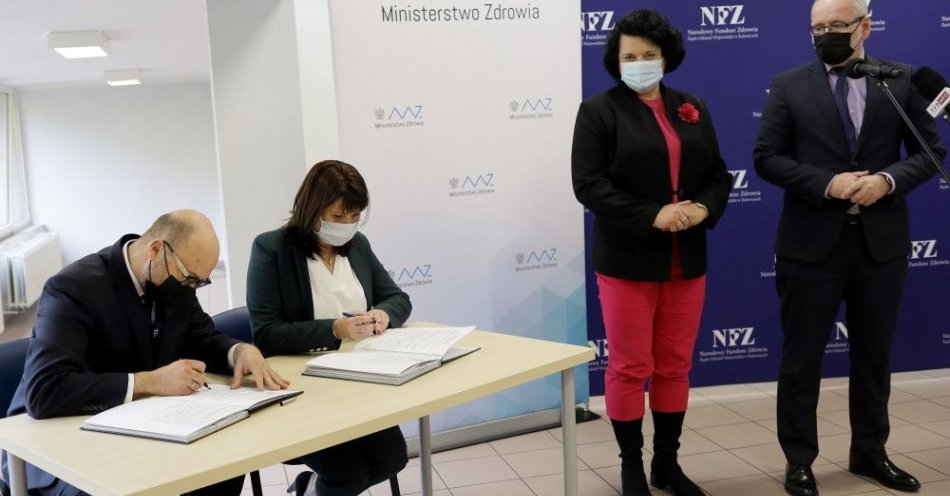 zdjęcie: W Katowicach podpisano pierwszą w Polsce umowę o opiece koordynowanej w podstawowej opiece zdrowotnej / fot. PAP