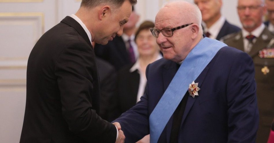 zdjęcie: Prezydent wręczył odznaczenia państwowe; ojciec Jacek Salij odznaczony Orderem Orła Białego / fot. PAP