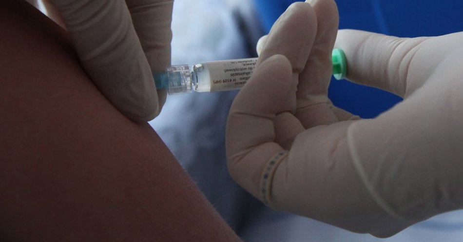 zdjęcie: Coraz więcej odmów obowiązkowych szczepień dzieci; antyszczepionkowa propaganda zbiera śmiertelne żniwo / fot. PAP