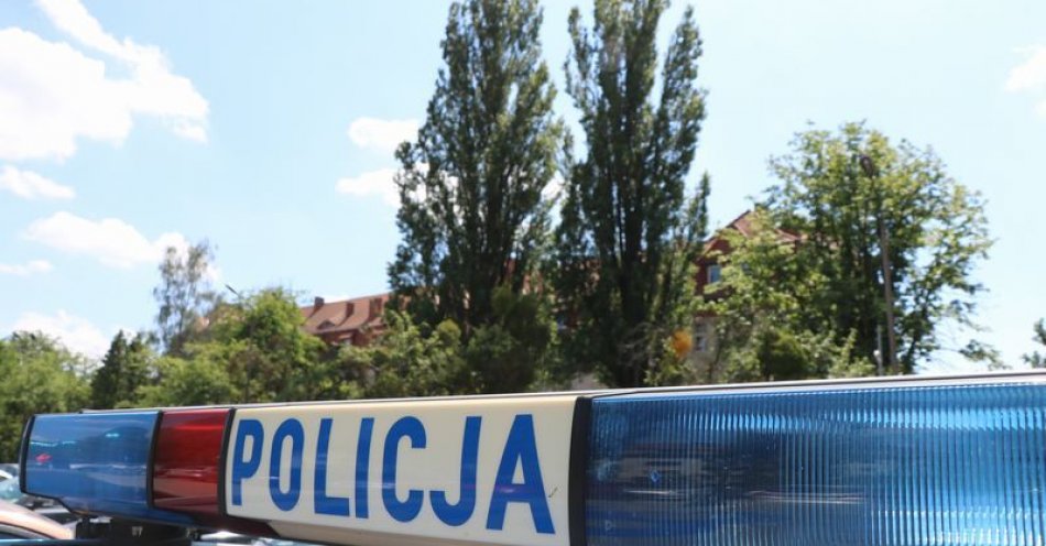 zdjęcie: Policjanci dowieźli do szpitala kobietę, która potrzebowała niezbędnej pomocy medycznej [FILM] / fot. KMP w Wrocławiu