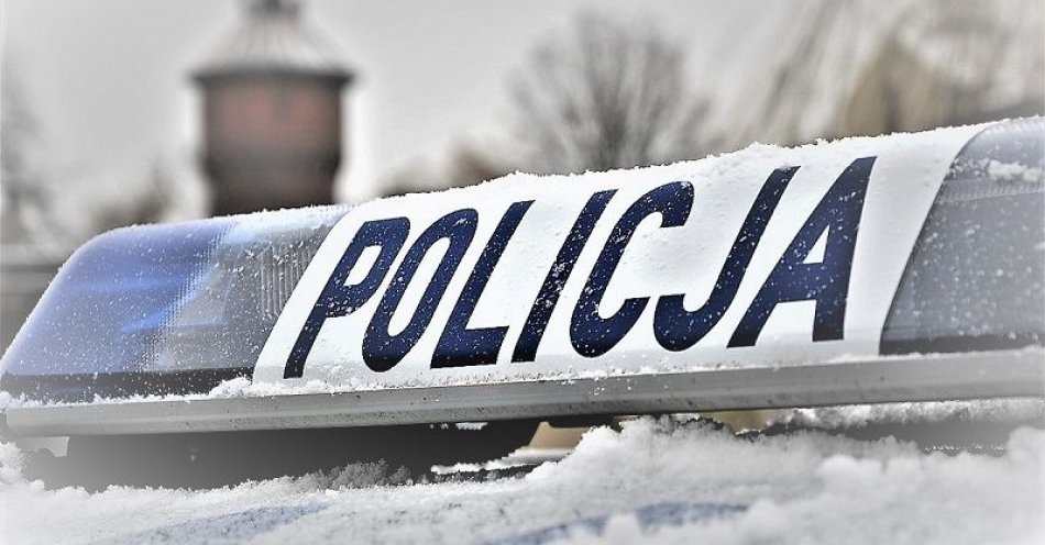 zdjęcie: Zmień styl jazdy z letniego na zimowy. Zadbaj o swój samochód przed zimą! / fot. KPP w Lęborku