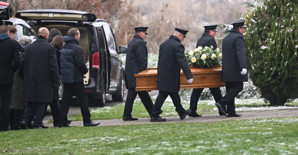 zdjęcie: Uroczystości pogrzebowe drugiej z ofiar eksplozji w Przewodowie / fot. PAP