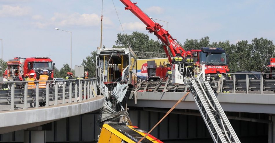 zdjęcie: 7 lat więzienia dla kierowcy autobusu za spowodowanie śmiertelnego wypadku na moście Grota-Roweckiego / fot. PAP