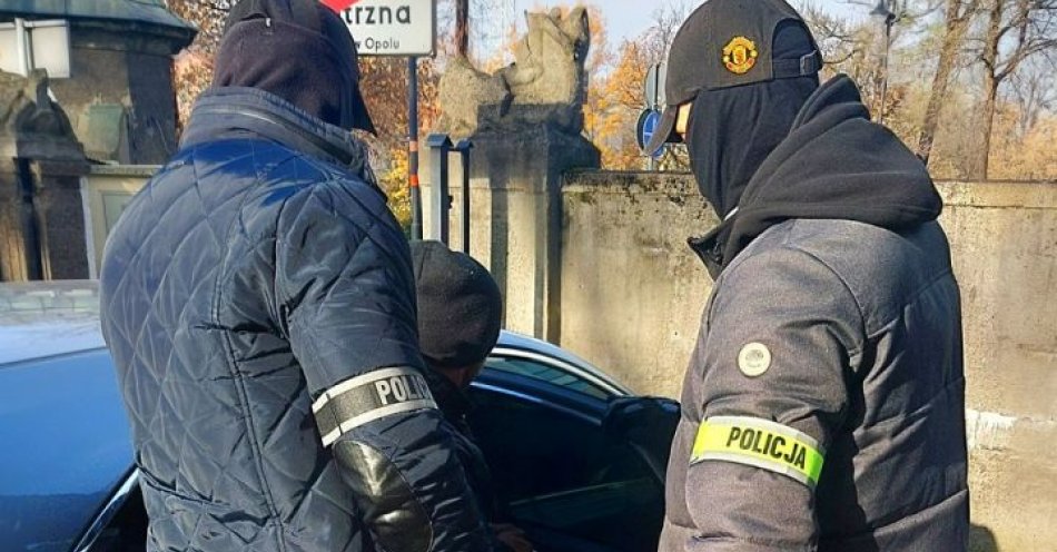 zdjęcie: Rozbojarz recydywista wrócił za więzienne mury / fot. KMP Opole