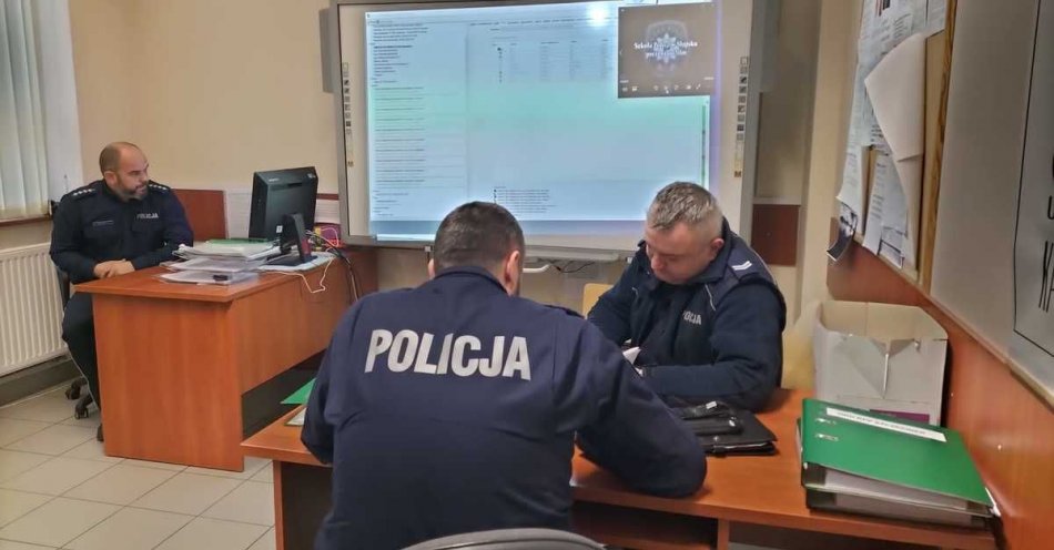 zdjęcie: Dodatkowe policyjne patrole – słuchacze odbywają praktykę / fot. KPP w Szczecinku