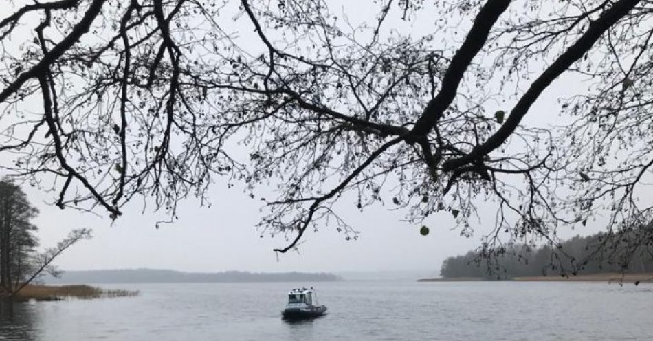 zdjęcie: Tragedia na jeziorze Dejguny. Utonął 61 – letni mężczyzna / fot. KPP w Giżycku