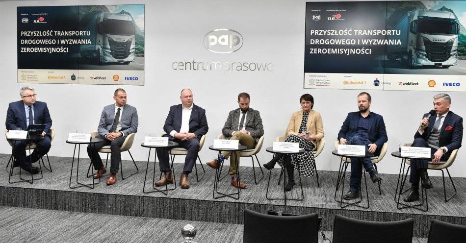 zdjęcie: Dekarbonizacja i zeroemisyjność w transporcie - jest nieunikniona / PAP/S.Leszczyński