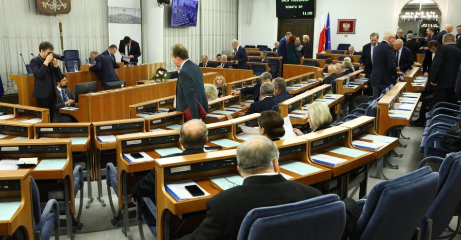 zdjęcie: Senat przegłosował ustawę okołobudżetową z poprawkami / fot. PAP