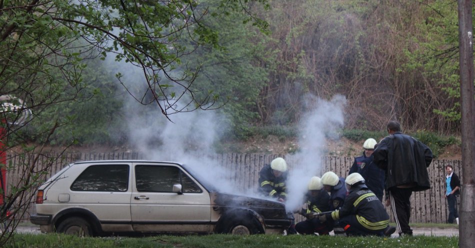 zdjęcie: Policjanci zatrzymali stalkera, który podpalił samochód pokrzywdzonej / pixabay/2593538