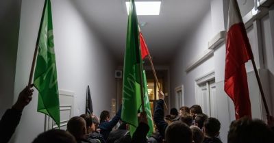 Policja wyprowadziła z Urzędu Wojewódzkiego w Lublinie protestujących członków Agrounii