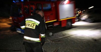 Strażacy wyjęli spod gruzów domu w Ustroniu żywą kobietę