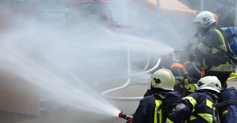 zdjęcie: Strażacy ugasili pożar stacji diagnostycznej na Chełmie / pixabay/499790
