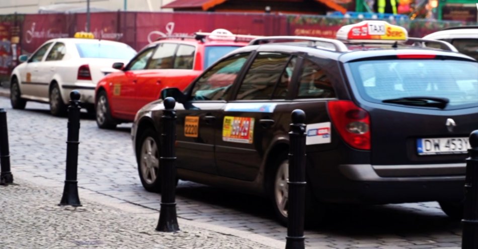 zdjęcie: Wrocław i policja biorą się za taksówkarzy z aplikacji mobilnych / fot. nadesłane