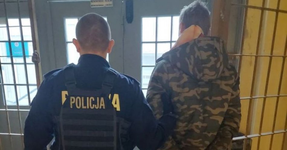 zdjęcie: Policjanci zatrzymali osiemnastolatka, który włamywał się do piwnic. / fot. KMP w Gdańsku