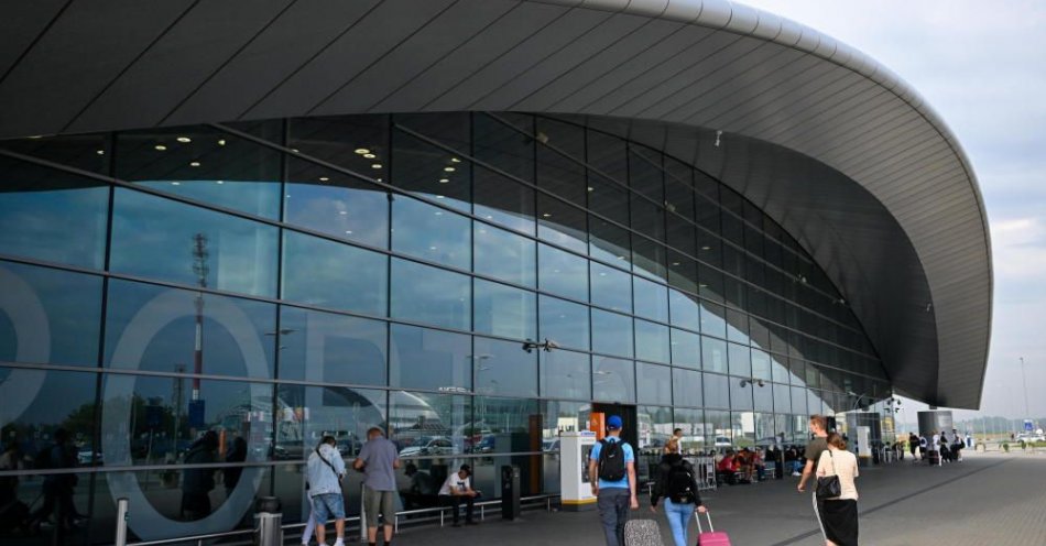zdjęcie: Lotnisko w Jasionce z nagrodą Mały Port Lotniczy roku 2022 / fot. PAP