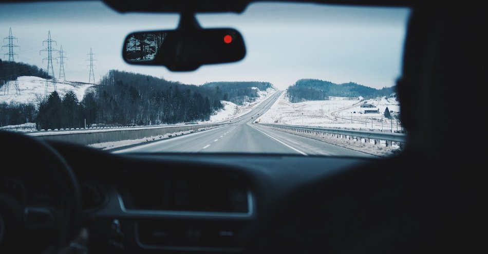 zdjęcie: Zima to niebezpieczny czas - apel o ostrożność i rozwagę na drodze / pixabay/916405